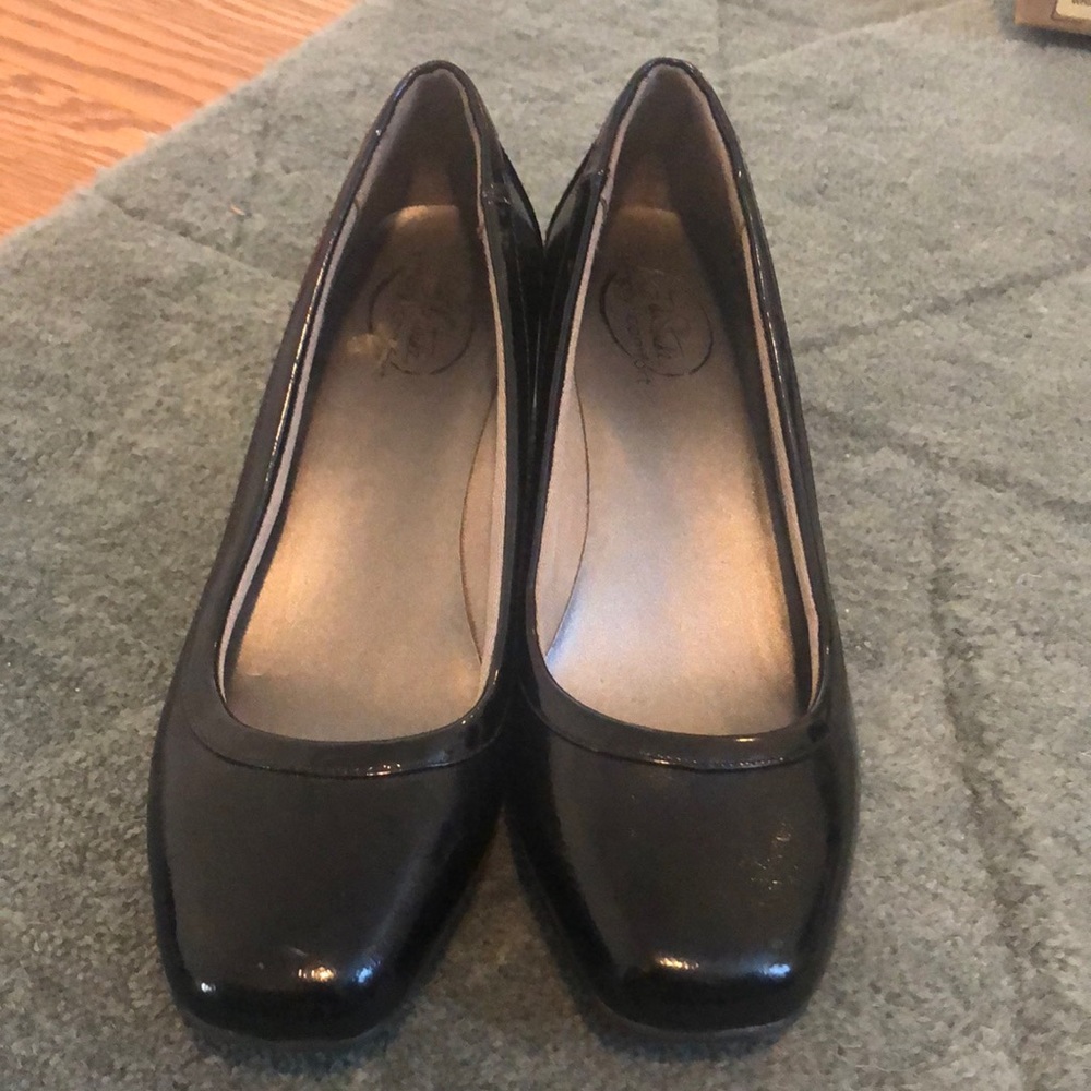 Lite Stride Simply Comfort patent leather shoe.